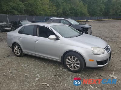 Czwarte zdjęcie samochodu z boku: 2010 VOLKSWAGEN JETTA SE VIN:3VWRZ7AJ4AM045418 - miniatura