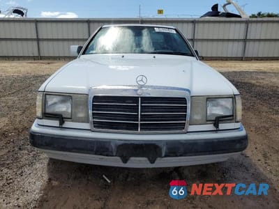 Piąte zdjęcie samochodu w środku: 1992 MERCEDES-BENZ 300 CE VIN:WDBEA51D7NB568077 - miniatura