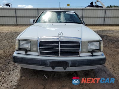 Piąte zdjęcie samochodu w środku: 1992 MERCEDES-BENZ 300 CE VIN:WDBEA51D7NB568077 - miniatura