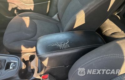 Zdjęcie 14 z 15 samochodu: 2019 JEEP CHEROKEE LATITUDE VIN:1C4PJLCB5KD263445 - miniatura