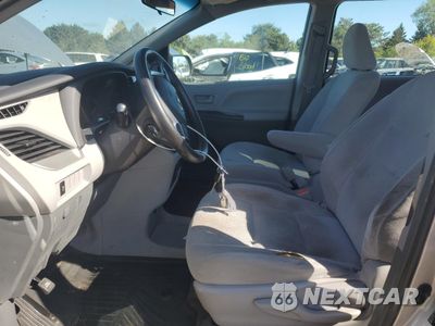 Zdjęcie 7 z 16 samochodu: 2017 TOYOTA SIENNA VIN:5TDZZ3DC2HS855245 - miniatura