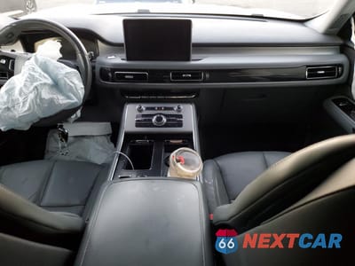 Zdjęcie 8 z 13 samochodu: 2020 LINCOLN AVIATOR RESERVE VIN:5LM5J7XC2LGL36278 - miniatura