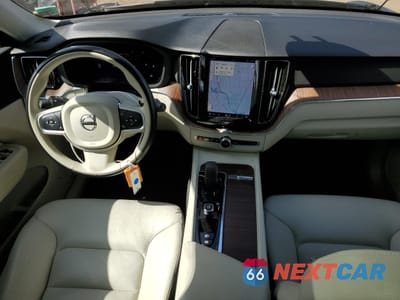 Zdjęcie 8 z 15 samochodu: 2022 VOLVO XC60 B5 MOMENTUM VIN:YV4L12RK6N1982271 - miniatura