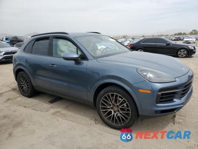 Czwarte zdjęcie samochodu z boku: 2020 PORSCHE CAYENNE VIN:WP1AA2AY4LDA07479 - miniatura
