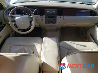 Zdjęcie 8 z 12 samochodu: 2006 LINCOLN TOWN CAR DESIGNER VIN:1LNHM83V76Y630343 - miniatura