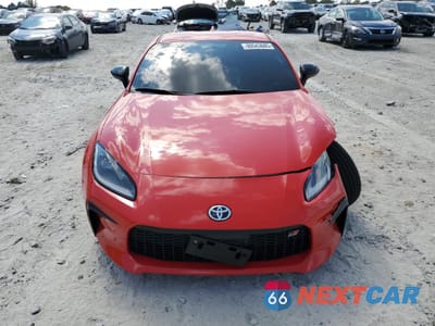 Piąte zdjęcie samochodu w środku: 2023 TOYOTA GR 86 PREMIUM VIN:JF1ZNBF12P8764972 - miniatura
