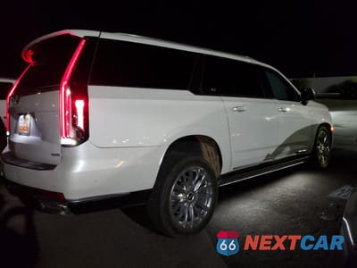 Trzecie zdjęcie samochodu z tyłu: 2023 CADILLAC ESCALADE ESV PREMIUM LUXURY VIN:1GYS4LKL7PR359724 - miniatura
