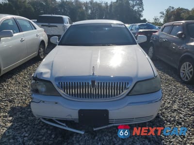 Piąte zdjęcie samochodu w środku: 2005 LINCOLN TOWN CAR SIGNATURE VIN:1LNHM81W75Y620535 - miniatura