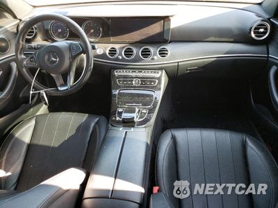 Zdjęcie 8 z 12 samochodu: 2017 MERCEDES-BENZ E 300 4MATIC VIN:WDDZF4KB6HA107674 - miniatura
