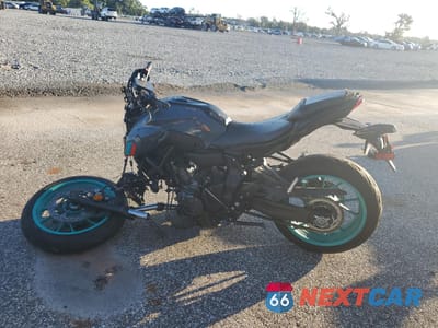 Trzecie zdjęcie samochodu z tyłu: 2023 YAMAHA MT07 VIN:JYARM32E5PA007516 - miniatura