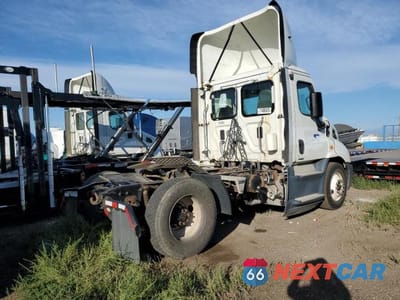 Czwarte zdjęcie samochodu z boku: 2016 FREIGHTLINER CASCADIA 113 SEMI TRUCK VIN:3AKBGADV8GSGU9408 - miniatura