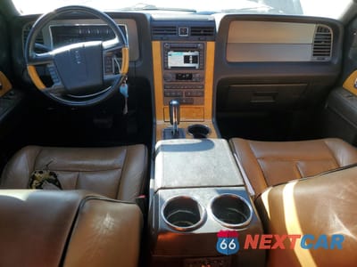 Zdjęcie 8 z 15 samochodu: 2011 LINCOLN NAVIGATOR L VIN:5LMJJ3J51BEJ09465 - miniatura