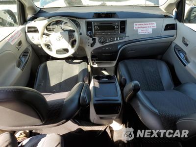 Zdjęcie 8 z 13 samochodu: 2011 TOYOTA SIENNA SPORT VIN:5TDXK3DC4BS076285 - miniatura