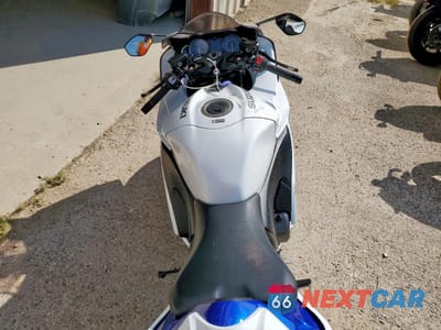 Zdjęcie 6 z 11 samochodu: 2023 SUZUKI GSX1300 RR VIN:JS1EJ11B2P7100850 - miniatura