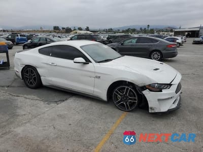 Czwarte zdjęcie samochodu z boku: 2018 FORD MUSTANG VIN:1FA6P8TH6J5157015 - miniatura