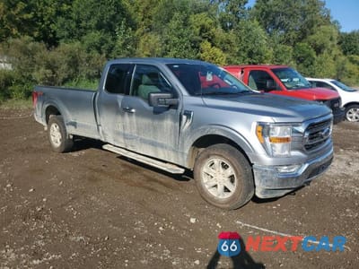 Czwarte zdjęcie samochodu z boku: 2023 FORD F150 SUPER CAB VIN:1FTFX1E88PKE42162 - miniatura