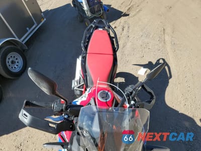 Piąte zdjęcie samochodu w środku: 2024 HONDA CRF1000 D VIN:JH2SD1558RK000019 - miniatura