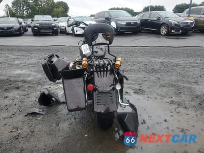 Czwarte zdjęcie samochodu z boku: 2011 HARLEY-DAVIDSON FLHX VIN:1HD1KB418BB624387 - miniatura