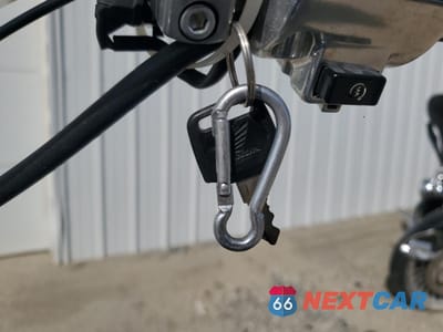 Zdjęcie 8 z 9 samochodu: 2005 HONDA VT750 C VIN:JH2RC50065M104432 - miniatura