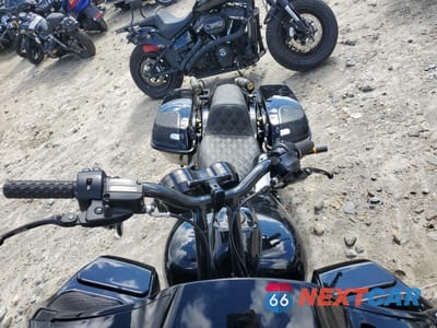 Piąte zdjęcie samochodu w środku: 2020 HARLEY-DAVIDSON FLTRX VIN:1HD1KHC13LB670960 - miniatura