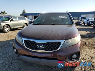 Piąte zdjęcie samochodu w środku: 2011 KIA SORENTO EX VIN:5XYKUDA25BG060180 - miniatura