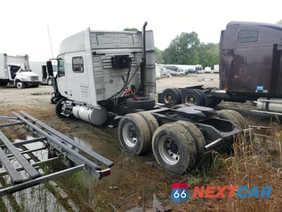 Trzecie zdjęcie samochodu z tyłu: 2016 VOLVO VN VNL VIN:4V4NC9EH8GN951998 - miniatura