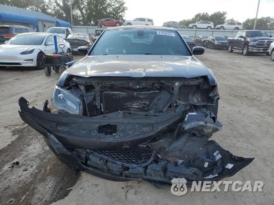 Piąte zdjęcie samochodu w środku: 2019 CHRYSLER 300 S VIN:2C3CCABG8KH693939 - miniatura