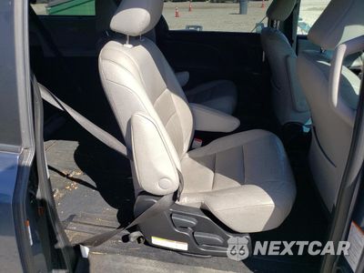 Zdjęcie 11 z 14 samochodu: 2016 TOYOTA SIENNA XLE VIN:5TDDK3DC6GS134911 - miniatura