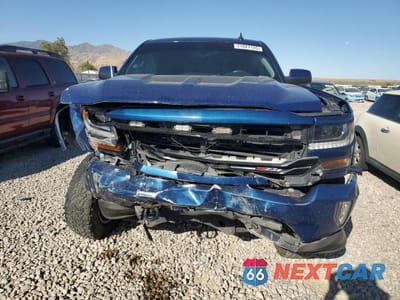 Piąte zdjęcie samochodu w środku: 2017 CHEVROLET SILVERADO K1500 LT VIN:3GCUKREC4HG103609 - miniatura