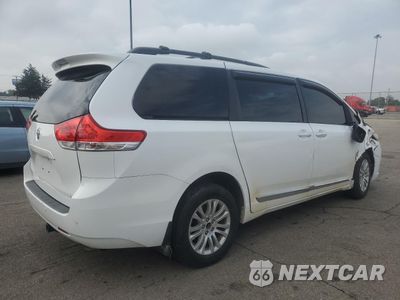 Trzecie zdjęcie samochodu z tyłu: 2013 TOYOTA SIENNA XLE VIN:5TDYK3DC3DS373250 - miniatura