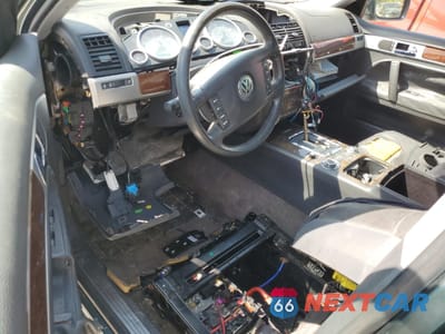 Zdjęcie 8 z 13 samochodu: 2004 VOLKSWAGEN TOUAREG 4.2 VIN:WVGEM77L84D046978 - miniatura
