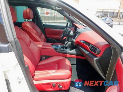 Piąte zdjęcie samochodu w środku: 2019 MASERATI LEVANTE VIN:ZN661XUA6KXXXXXXX - miniatura