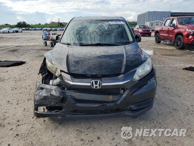 Piąte zdjęcie samochodu w środku: 2017 HONDA HR-V LX VIN:3CZRU5H30HG703865 - miniatura