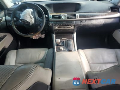 Zdjęcie 8 z 14 samochodu: 2013 LEXUS LS 460 VIN:JTHCL5EF2D5017128 - miniatura
