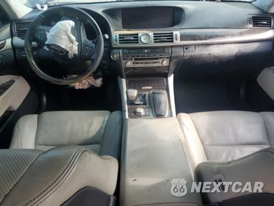 Zdjęcie 8 z 14 samochodu: 2013 LEXUS LS 460 VIN:JTHCL5EF2D5017128 - miniatura