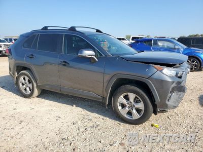 Czwarte zdjęcie samochodu z boku: 2021 TOYOTA RAV4 XLE VIN:2T3P1RFV2MC186520 - miniatura