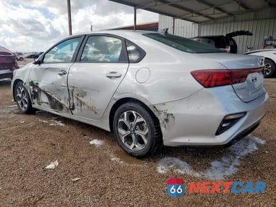 Drugie zdjęcie samochodu z przodu: 2021 KIA FORTE FE VIN:3KPF24AD9ME363374 - miniatura