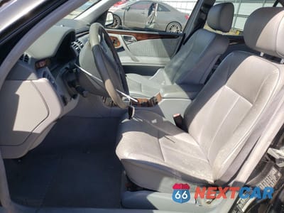 Zdjęcie 7 z 12 samochodu: 2000 MERCEDES-BENZ E 320 VIN:WDBJF65G8YA958920 - miniatura