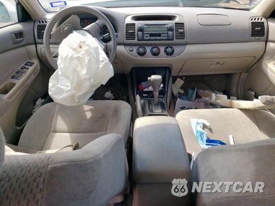 Zdjęcie 8 z 12 samochodu: 2004 TOYOTA CAMRY LE VIN:4T1BE32K54U276386 - miniatura