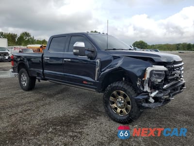 Czwarte zdjęcie samochodu z boku: 2023 FORD F350 SUPER DUTY VIN:1FT8W3BM1PED70616 - miniatura