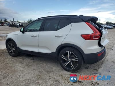 Drugie zdjęcie samochodu z przodu: 2022 VOLVO XC40 T5 R-DESIGN VIN:YV4162UM6N2731486 - miniatura
