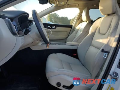 Zdjęcie 7 z 14 samochodu: 2022 VOLVO XC60 B5 MOMENTUM VIN:YV4L12DK3N1962163 - miniatura