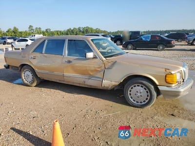 Czwarte zdjęcie samochodu z boku: 1986 MERCEDES-BENZ 420 SEL VIN:WDBCA35D2GA215454 - miniatura