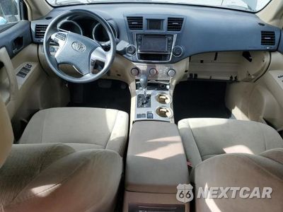 Zdjęcie 8 z 14 samochodu: 2013 TOYOTA HIGHLANDER BASE VIN:5TDZK3EH6DS115061 - miniatura