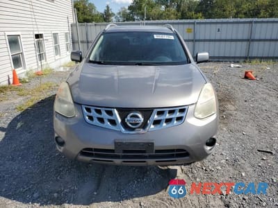 Piąte zdjęcie samochodu w środku: 2013 NISSAN ROGUE S VIN:JN8AS5MV6DW113816 - miniatura