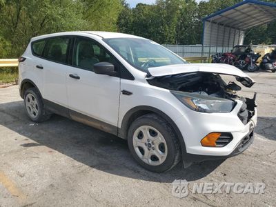 Czwarte zdjęcie samochodu z boku: 2018 FORD ESCAPE S VIN:1FMCU0F77JUB42891 - miniatura
