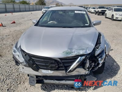 Piąte zdjęcie samochodu w środku: 2017 NISSAN ALTIMA 2.5 VIN:1N4AL3AP7HC231552 - miniatura