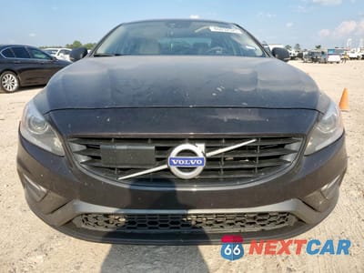 Piąte zdjęcie samochodu w środku: 2017 VOLVO S60 VIN:YV126MFL2H2424113 - miniatura