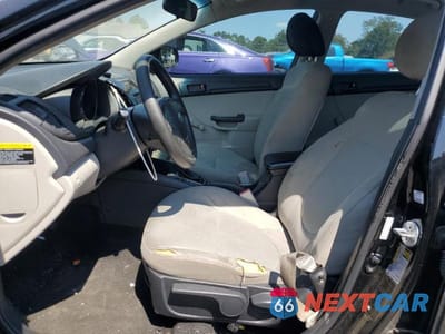 Zdjęcie 7 z 13 samochodu: 2013 KIA FORTE LX VIN:KNAFT4A25D5681545 - miniatura