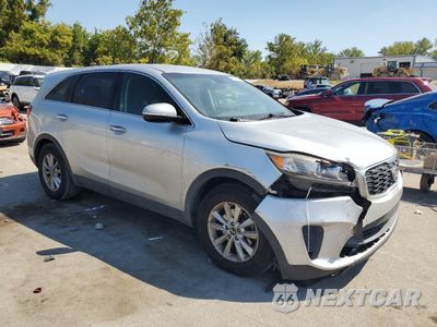 Czwarte zdjęcie samochodu z boku: 2019 KIA SORENTO LX VIN:5XYPG4A59KG484792 - miniatura